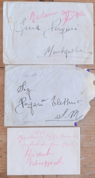 Tre bustine manoscritte facenti parte dell'archivio. 